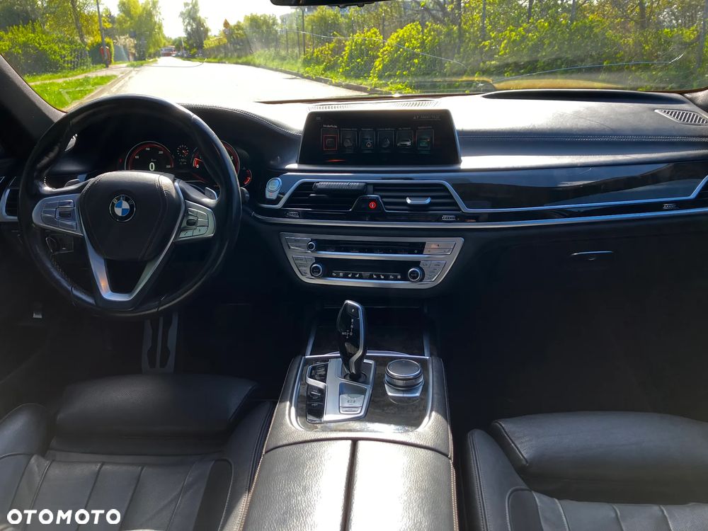 BMW Seria 7 740Li - 21