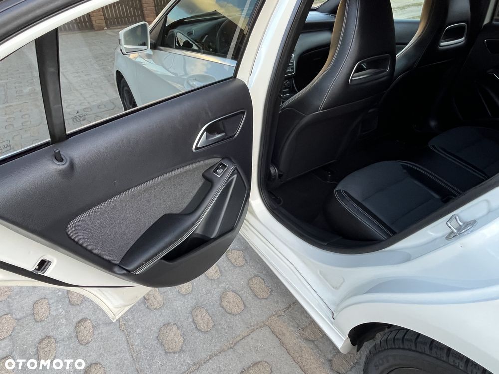 Mercedes-Benz Klasa A 180 7G-DCT Activity Edition - 8