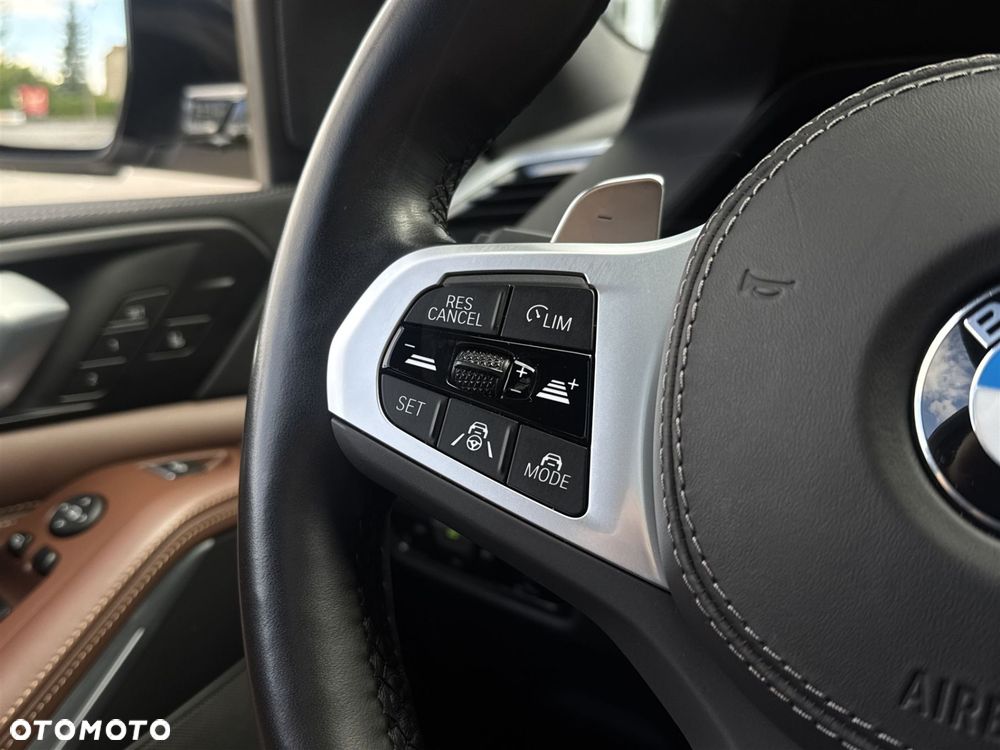 BMW X5 M50i - 11