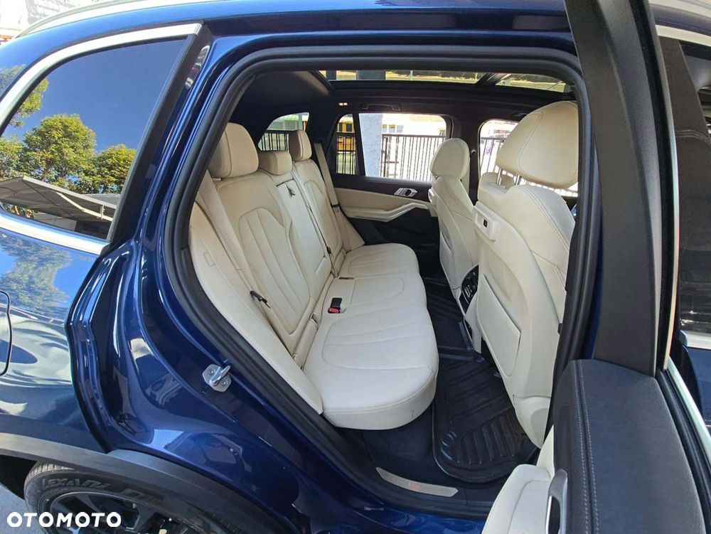 BMW X5 xDrive40i mHEV - 17
