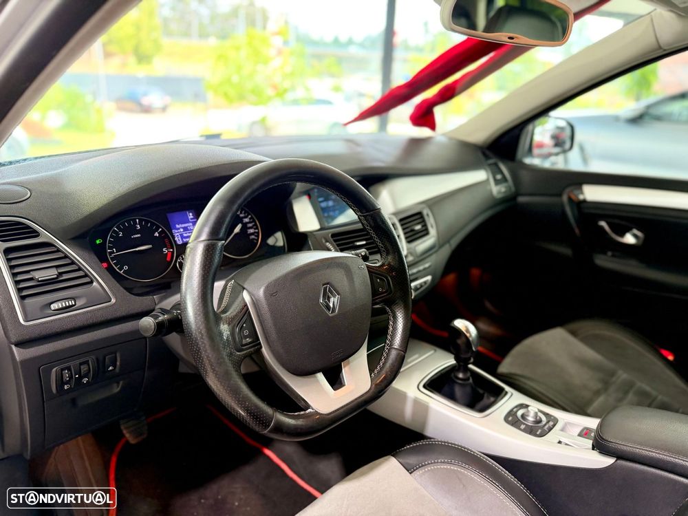 Renault Laguna 2.0 dCi Dynamique S - 4