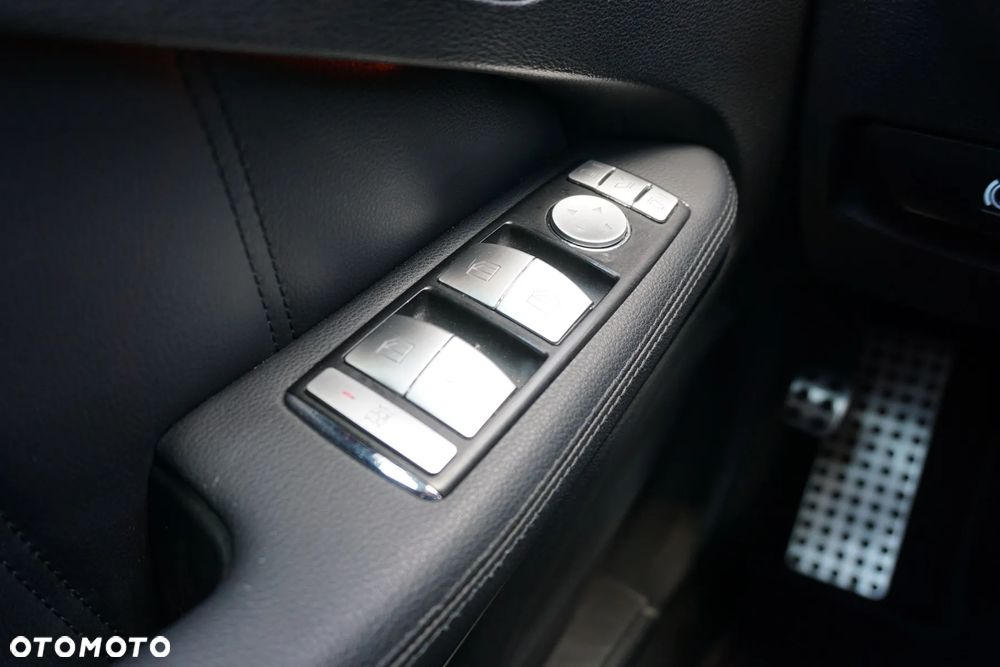 Mercedes-Benz Klasa E 63 AMG - 25