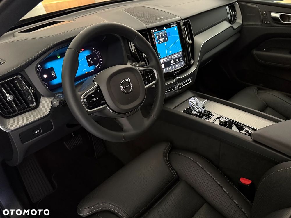 Volvo XC 60 B5 B AWD Plus Dark - 8