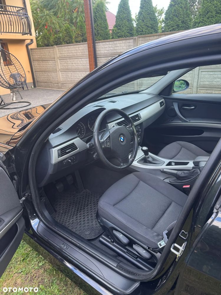 BMW Seria 3 318i - 8
