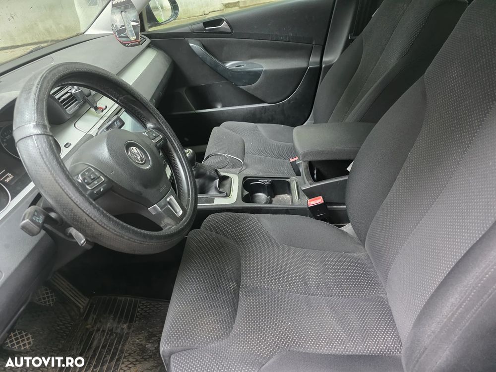 Volkswagen Passat 1.6 TDI DPF BlueMotion Technology Highline - 20