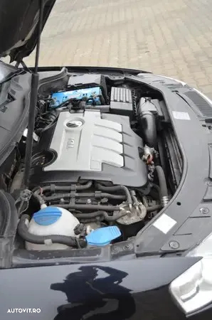 Volkswagen Passat 2.0 TDI DPF Blue TDI DSG Highline - 18