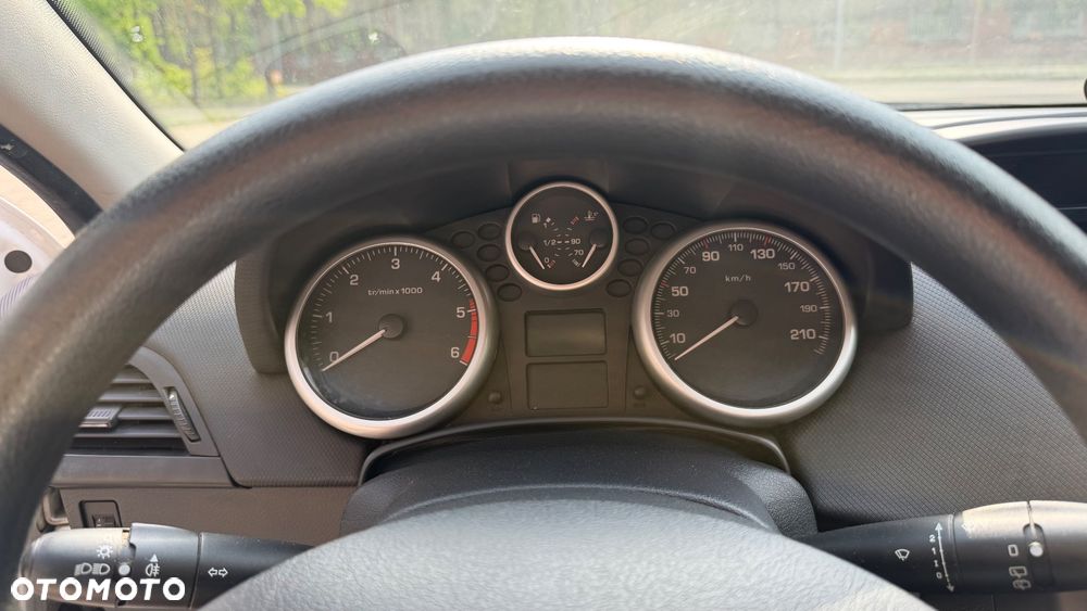 Peugeot 207 - 8