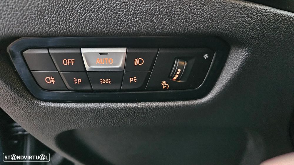 BMW 330 e Touring Line Sport Auto - 9