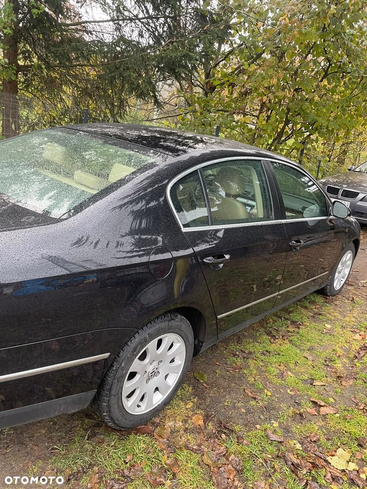 Volkswagen Passat - 4