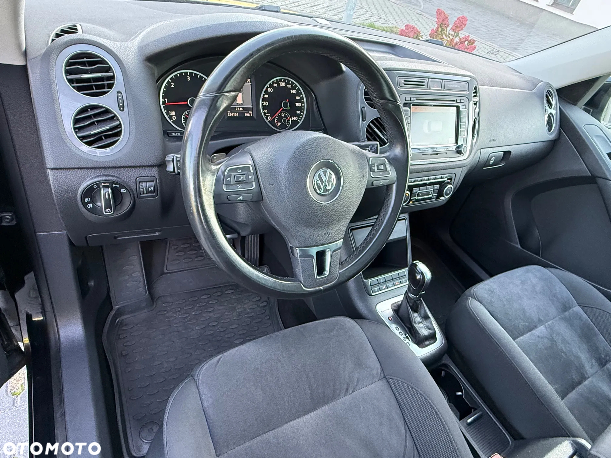 Volkswagen Tiguan 2.0 TDI DPF 4Motion BlueMotion Technology DSG Exclusive - 17