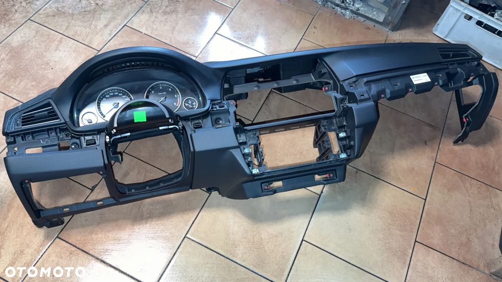BMW F10 F11 DESKA ROZDZIELCZA KOKPIT CENA BEZ LICZNIKA - 2