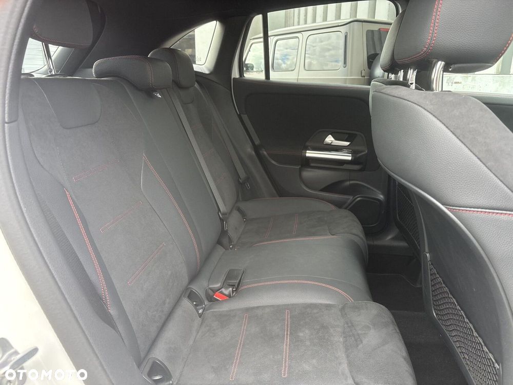 Mercedes-Benz GLA - 20