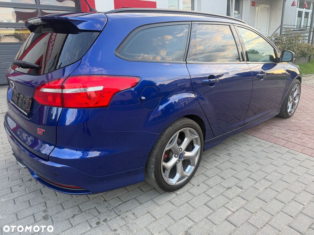 Ford Focus ST - 14
