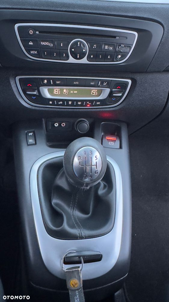 Renault Scenic 1.6 16V 110 Xmod Paris - 29