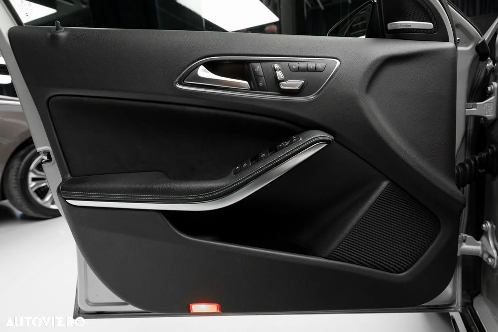 Mercedes-Benz A 45 AMG 4Matic AMG Speedshift 7G-DCT PETRONAS 2015 World Champion Edition - 12