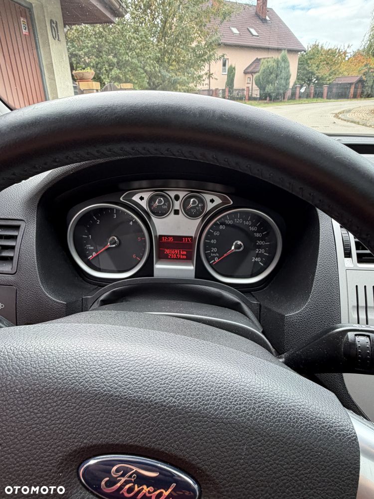 Ford Kuga - 10