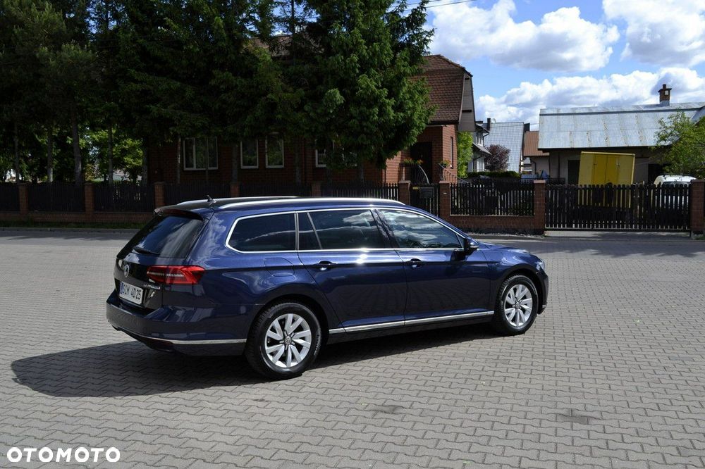 Volkswagen Passat - 12