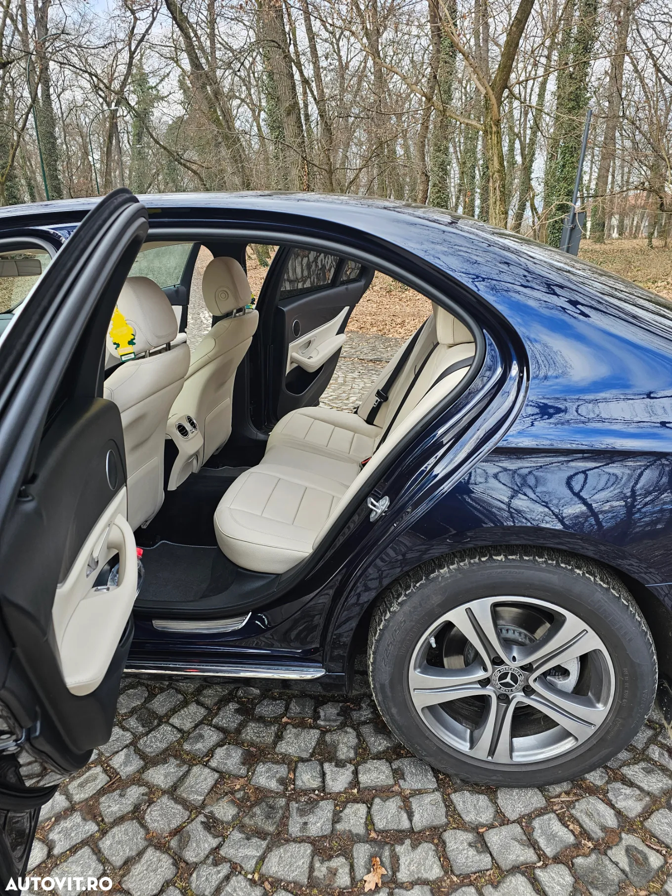 Mercedes-Benz E 200 d 9G-TRONIC Avantgarde - 4