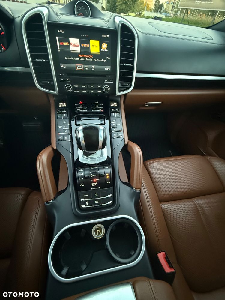 Porsche Cayenne Diesel Platinum Edition - 16