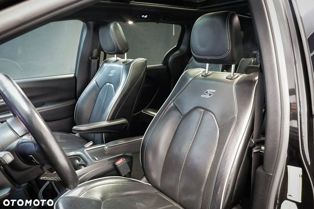 Chrysler Pacifica - 15