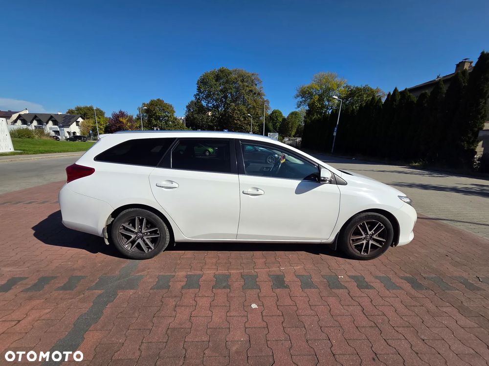 Toyota Auris - 1