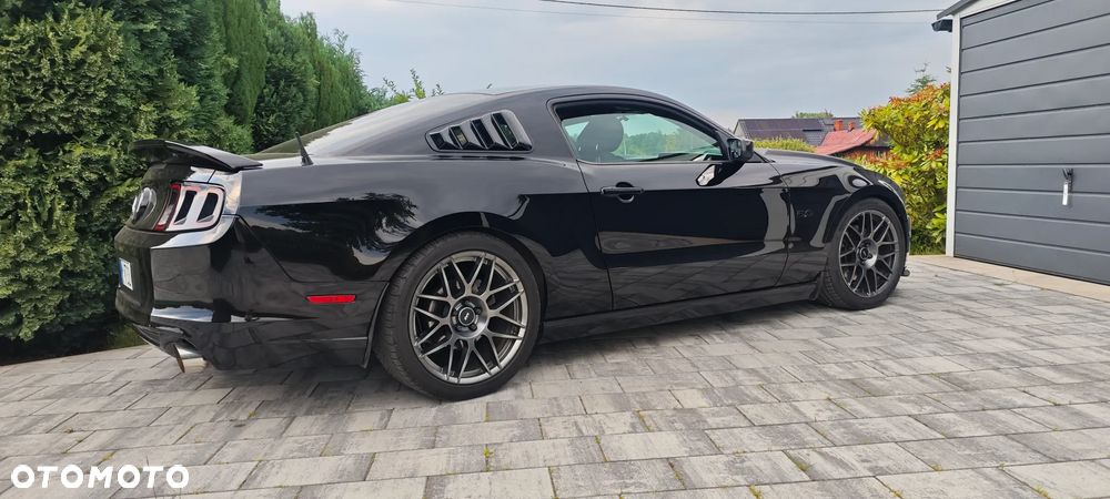 Ford Mustang - 1