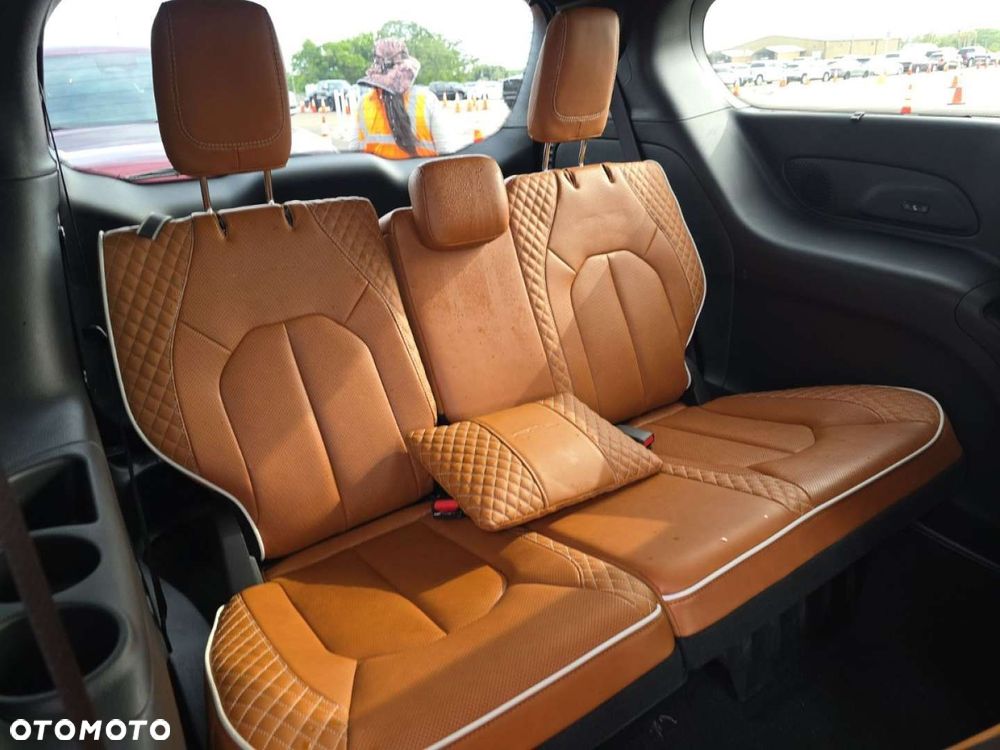 Chrysler Pacifica - 20