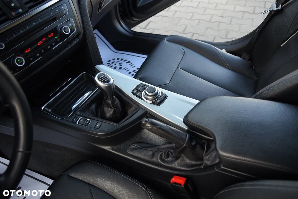 BMW Seria 3 318d - 23