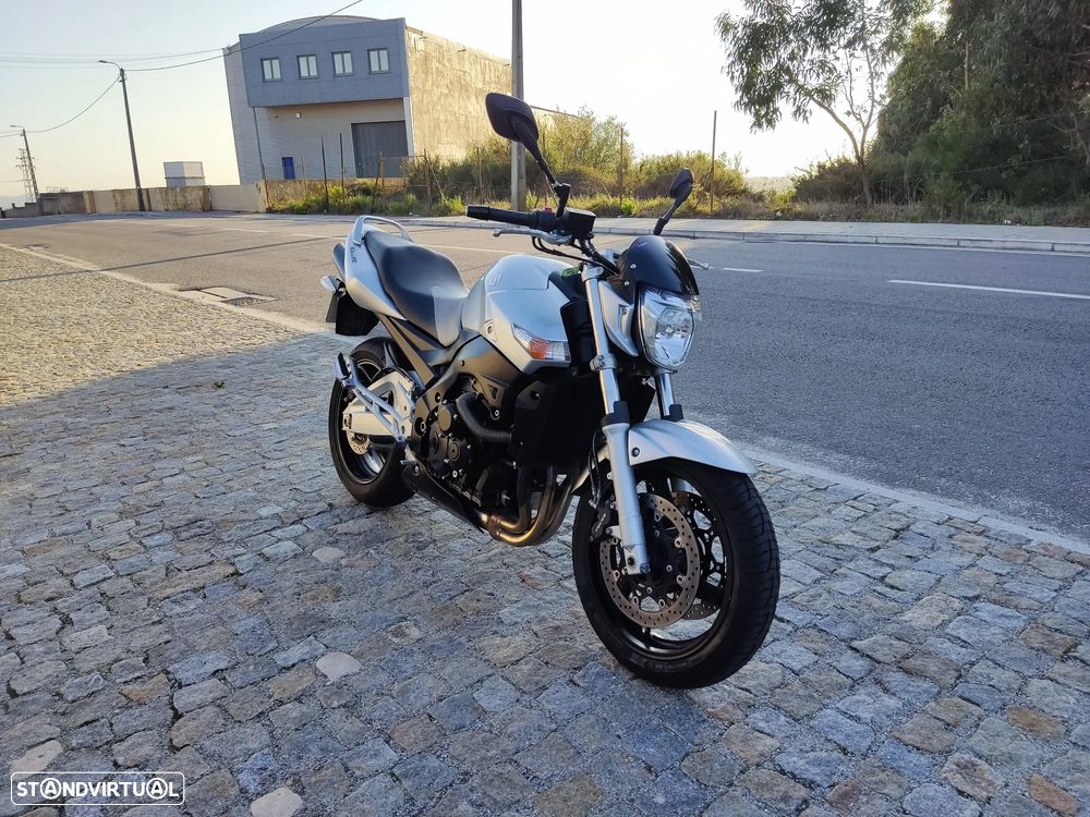 Suzuki GSR - 1