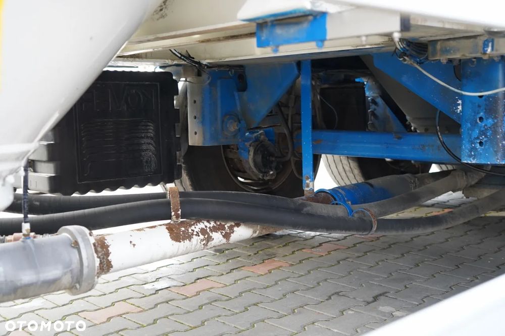 Feldbinder CEMENTONACZEPA / 3 KOMORY / 37 000 L / SILOS / DO MATERIAŁÓW SYPKICH  / ALUFELGI - 18