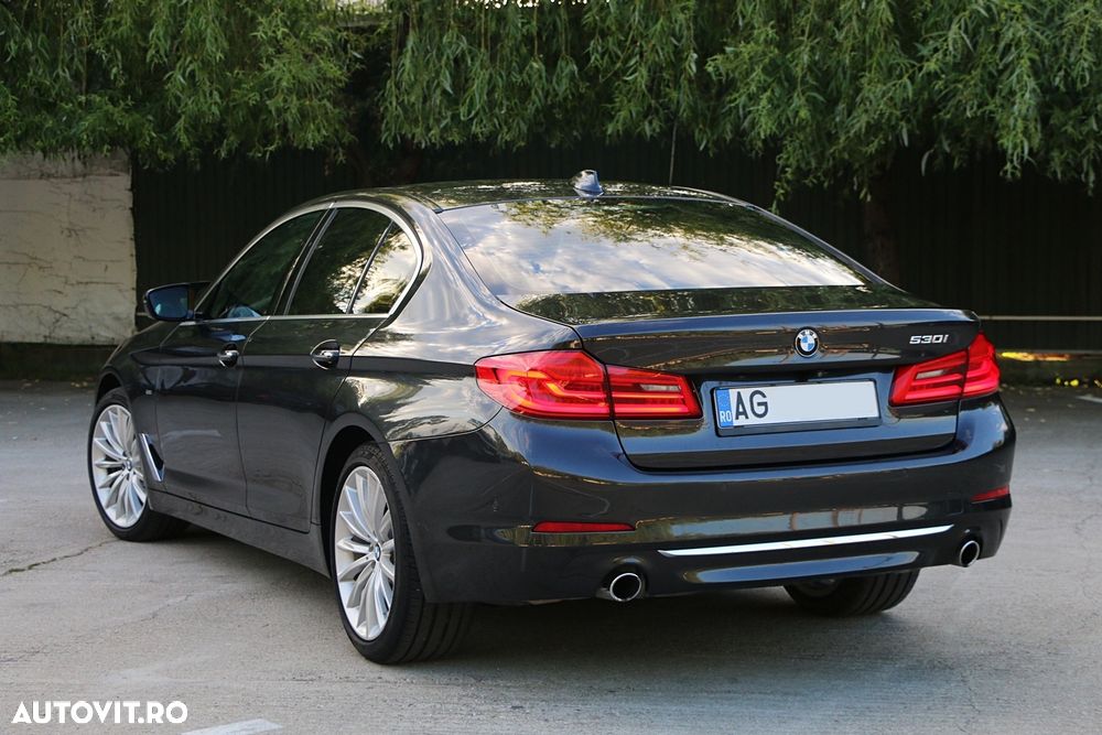 BMW Seria 5 530i Aut. Luxury Line - 17