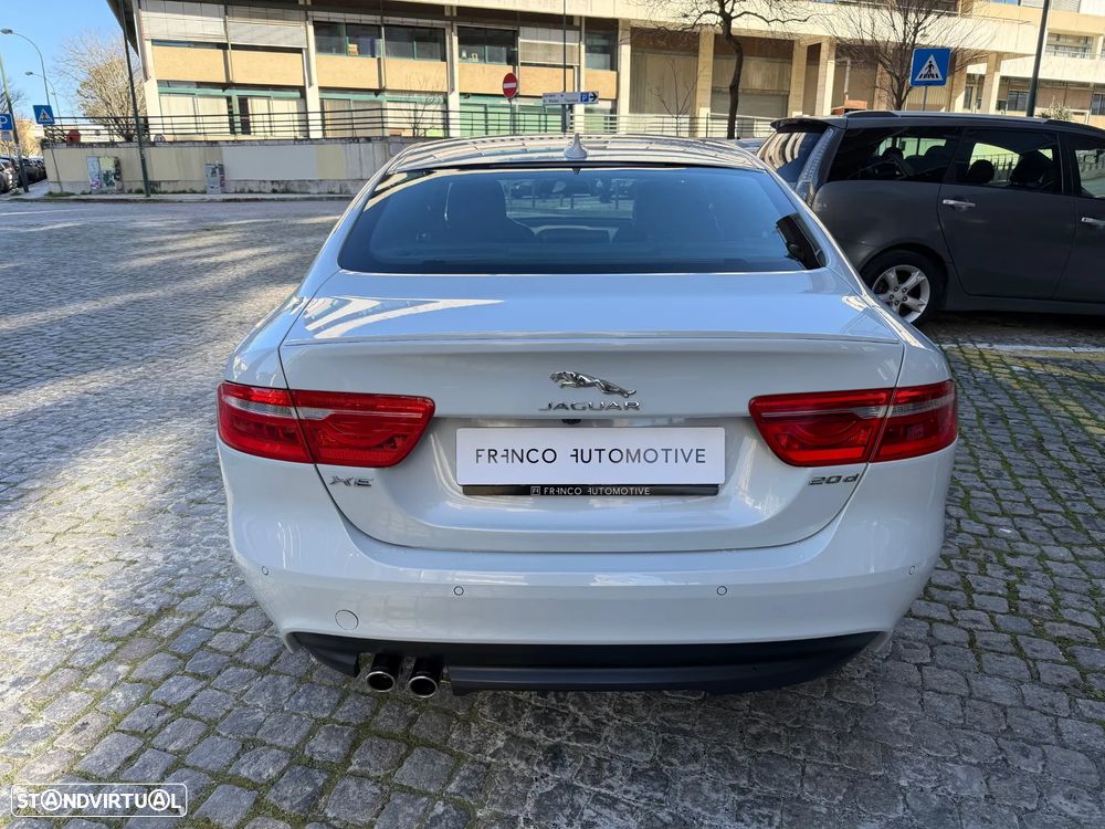 Jaguar XE - 4