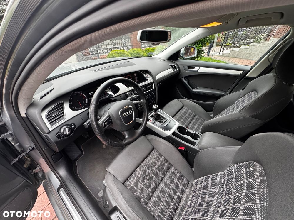 Audi A4 Limousine - 4