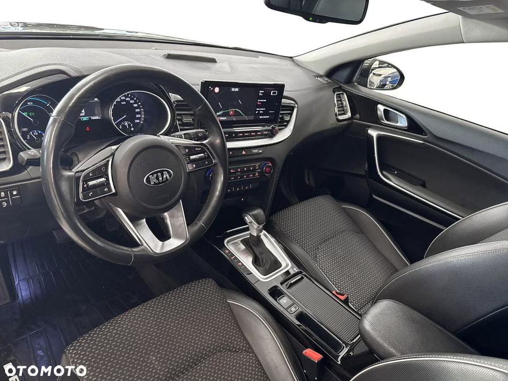 Kia Ceed 1.6 GDI PHEV L DCT - 7