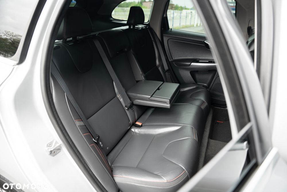 Volvo XC 60 D3 Drive-E Ocean Race - 36