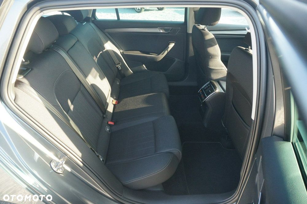 Skoda Superb 2.0 TDI SCR Style DSG - 33