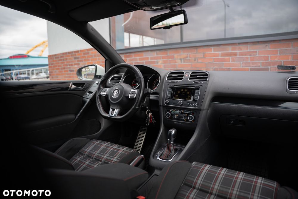 Volkswagen Golf 2.0 GTI DSG - 28