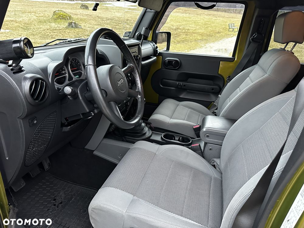 Jeep Wrangler Unlimited 3.8 Sahara - 8
