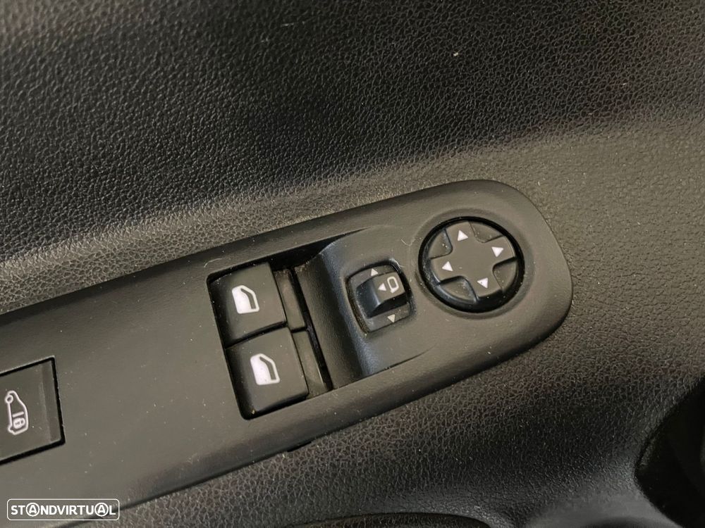 Peugeot Partner 1.5 BlueHDi Asphalt Longa - 19