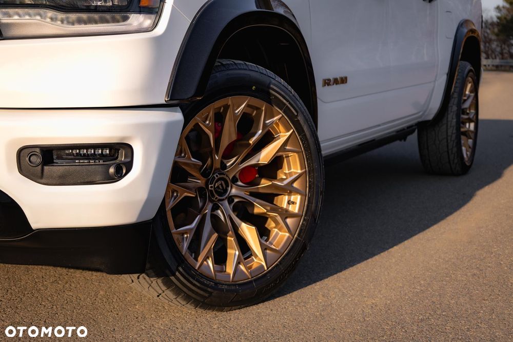 RAM 1500 Crew Cab Shortbed Bighorn - 18