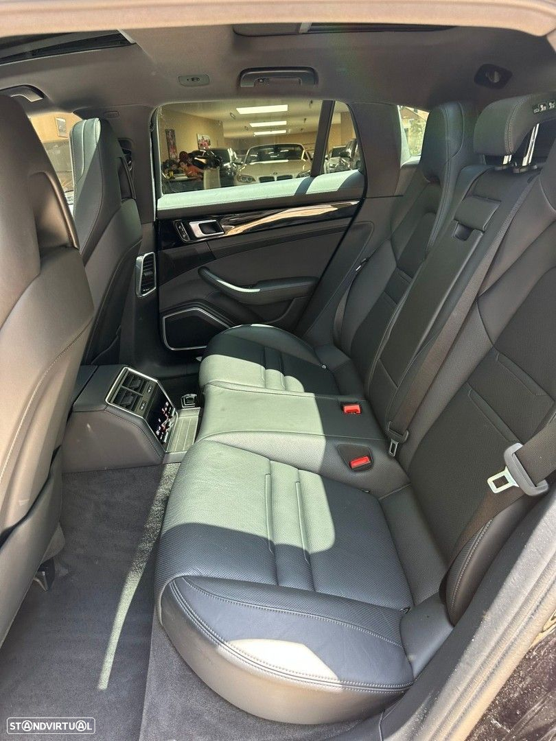 Porsche Panamera Sport Turismo 4 E-Hybrid - 11