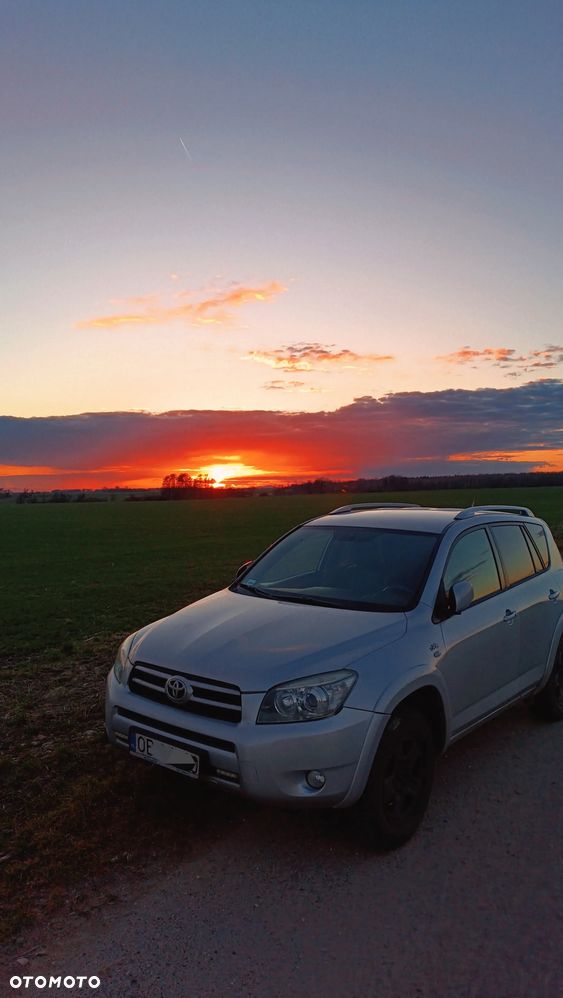 Toyota RAV4 - 1