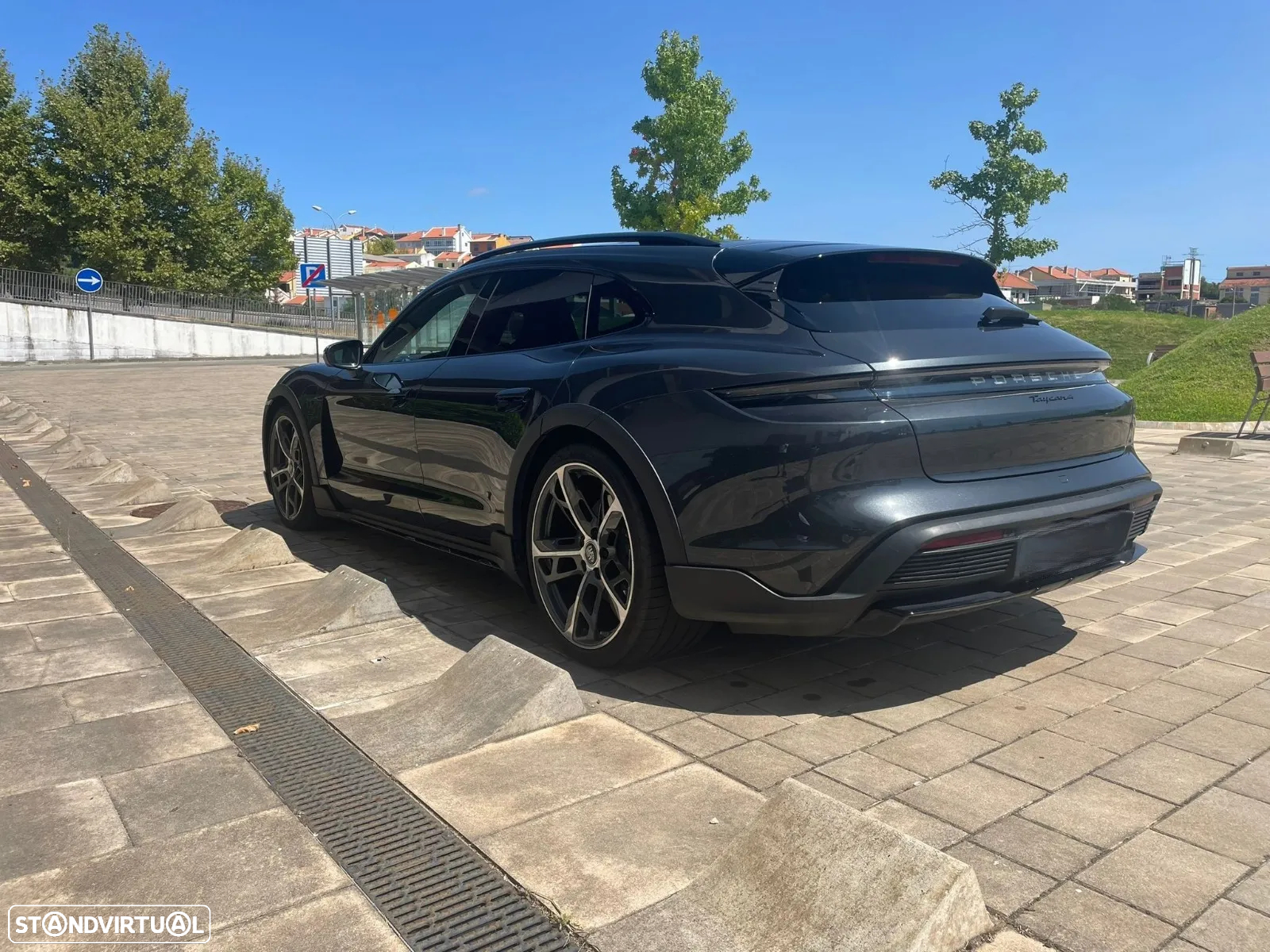 Porsche Taycan Cross Turismo 4 - 2
