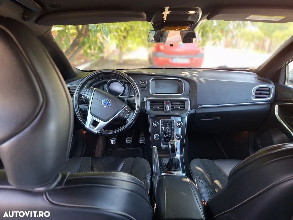 Volvo V40 D4 VEA R-Design - 3