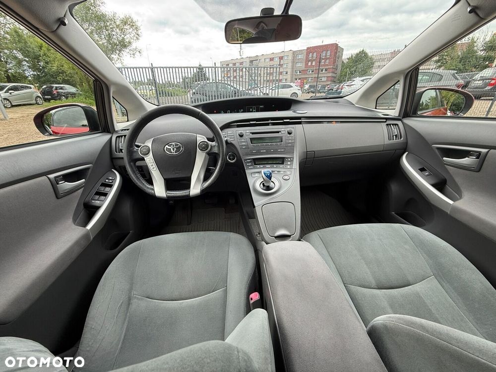 Toyota Prius 1.8 HSD Sol - 13