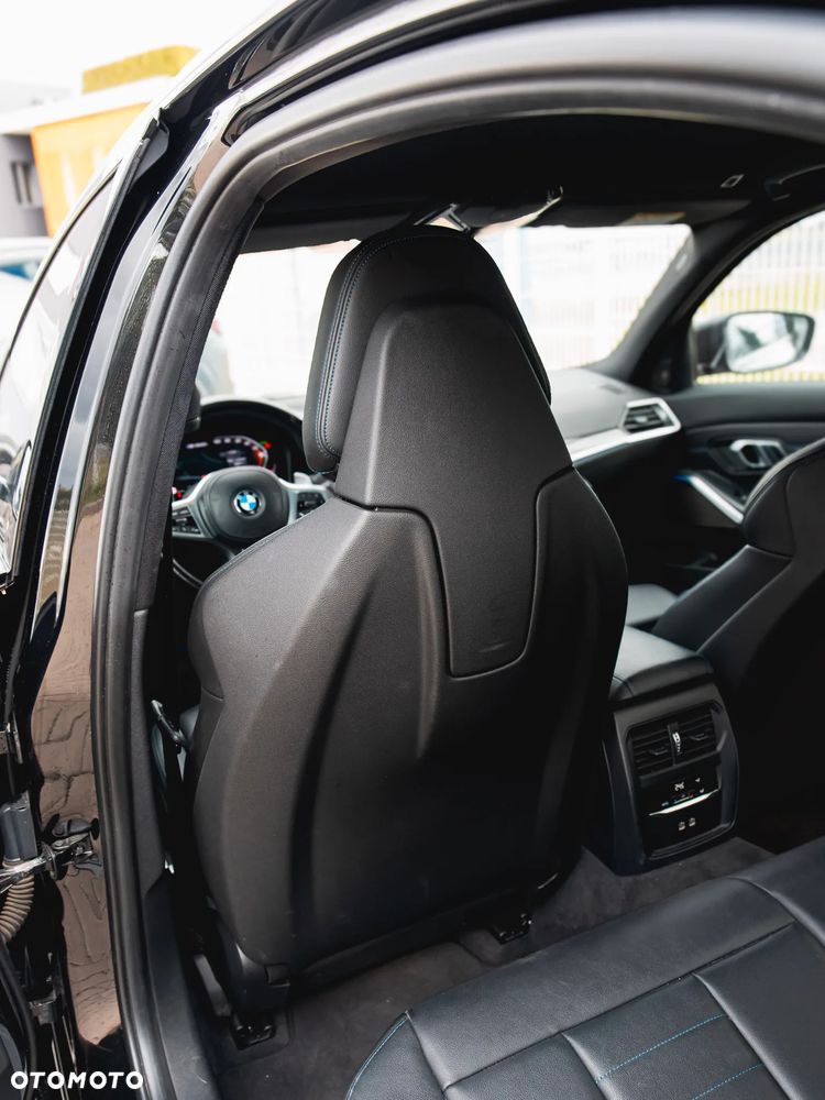 BMW Seria 3 M340i xDrive mHEV sport - 32