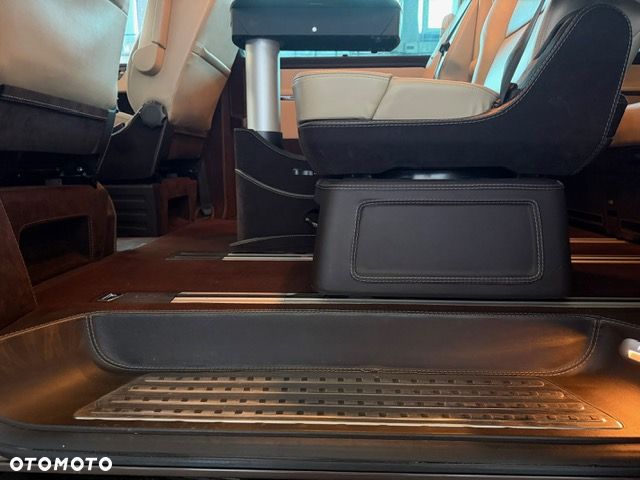 Volkswagen Multivan - 8