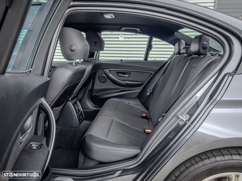 BMW 320 d Auto Line Modern - 29
