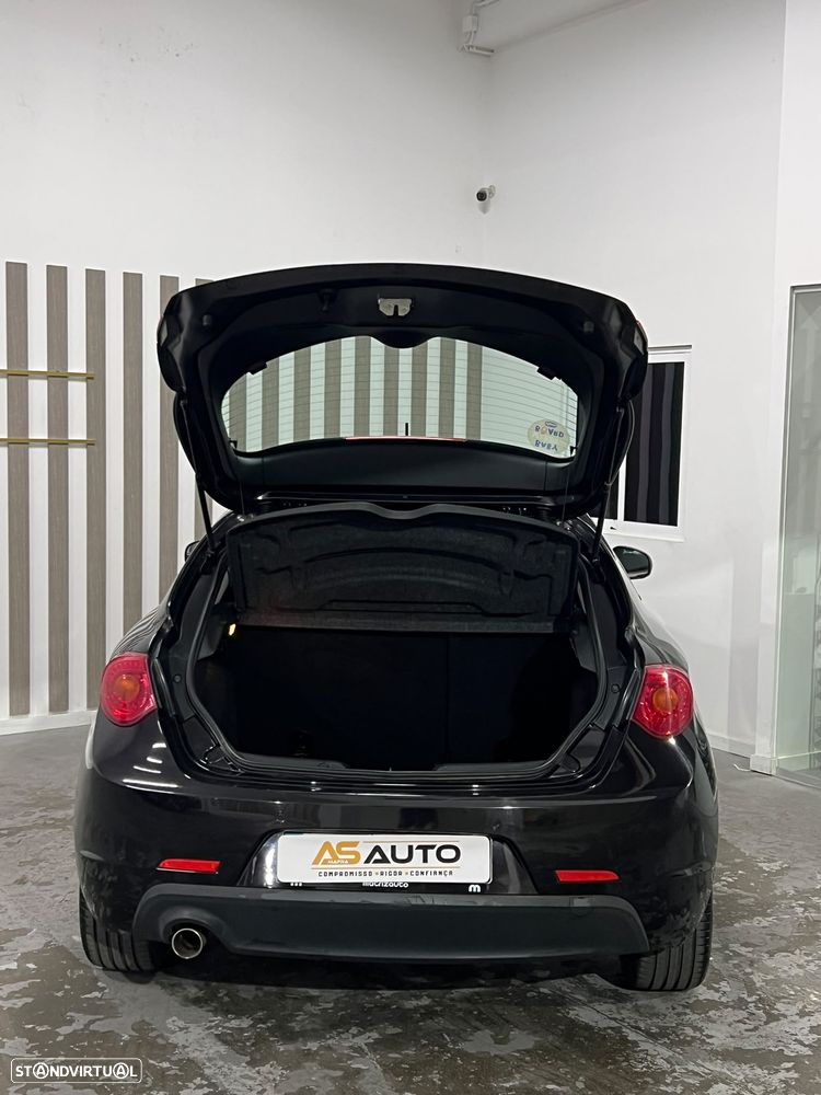 Alfa Romeo Giulietta 1.6 JTDm Exclusive - 18