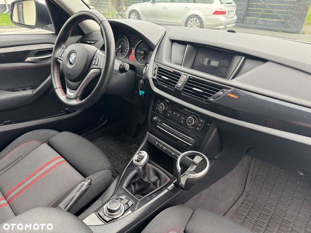 BMW X1 sDrive18d Sport Line - 28